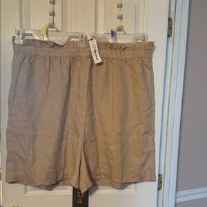 The Drop Priya plus size ladies pull on linen shorts with pockets; size: 4X